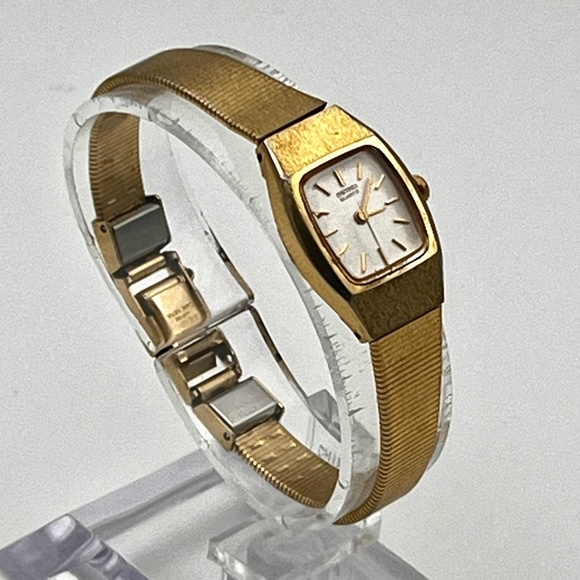 Seiko Vintage Ladies Petite Gold tone Square Watch Working - Picture 2 of 11
